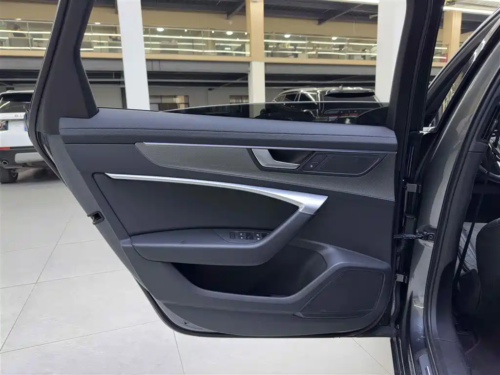 Audi A6L 2021 45 TFSI Exclusive Sport фото 11