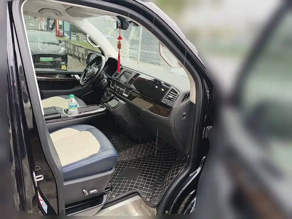 صورة 13 - Volkswagen Multivan