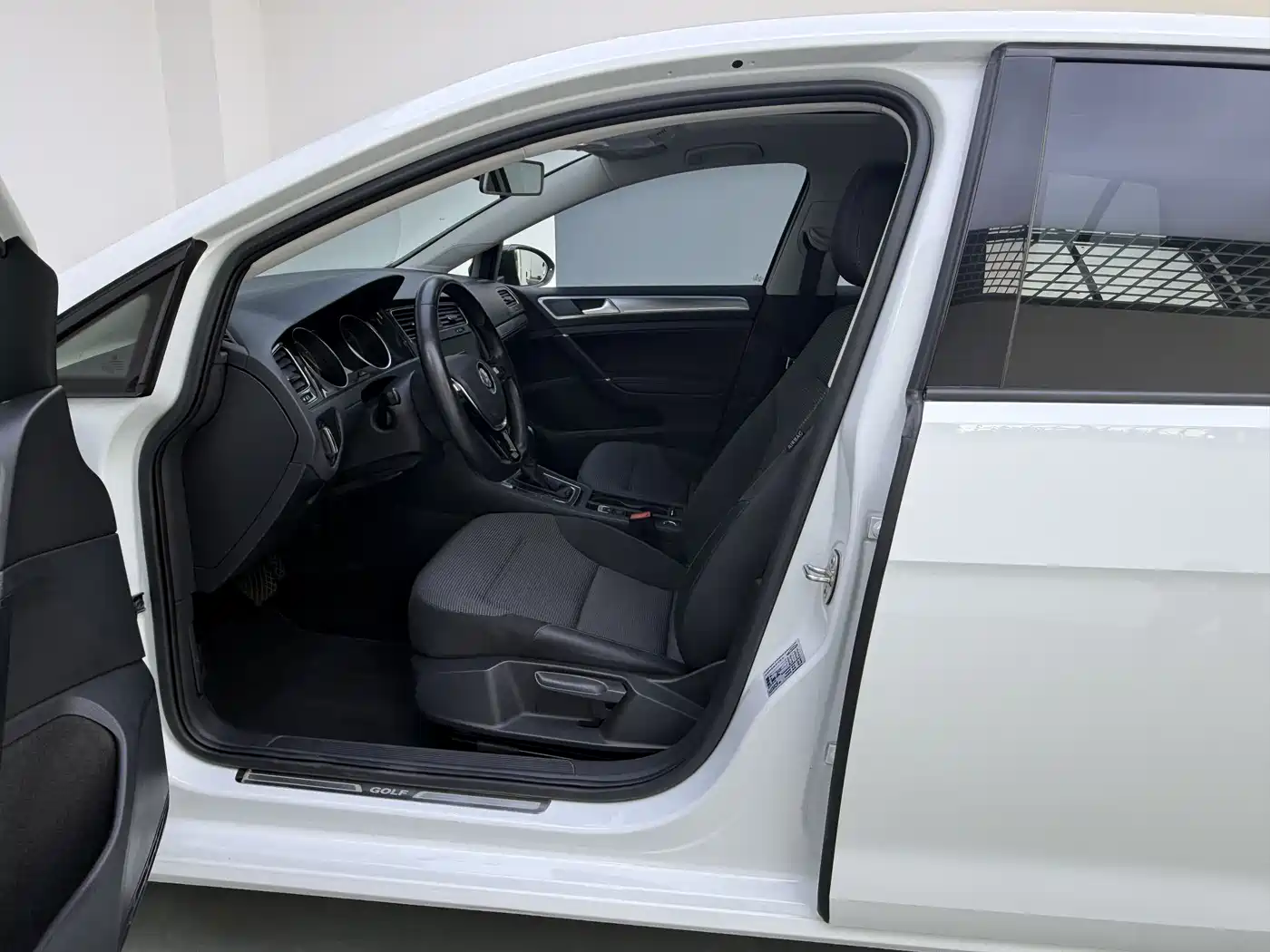 Volkswagen Golf 2020 Beloved Edition 280TSI DSG Comfort фото 12