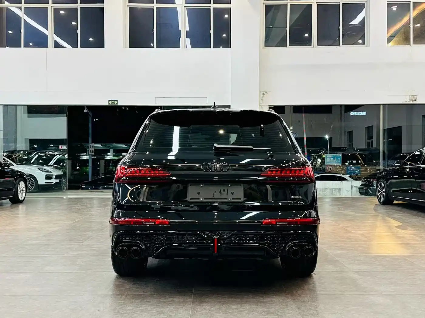 Audi Q7 2023 55 TFSI quattro S line Ice & Snow Sport Edition фото 5