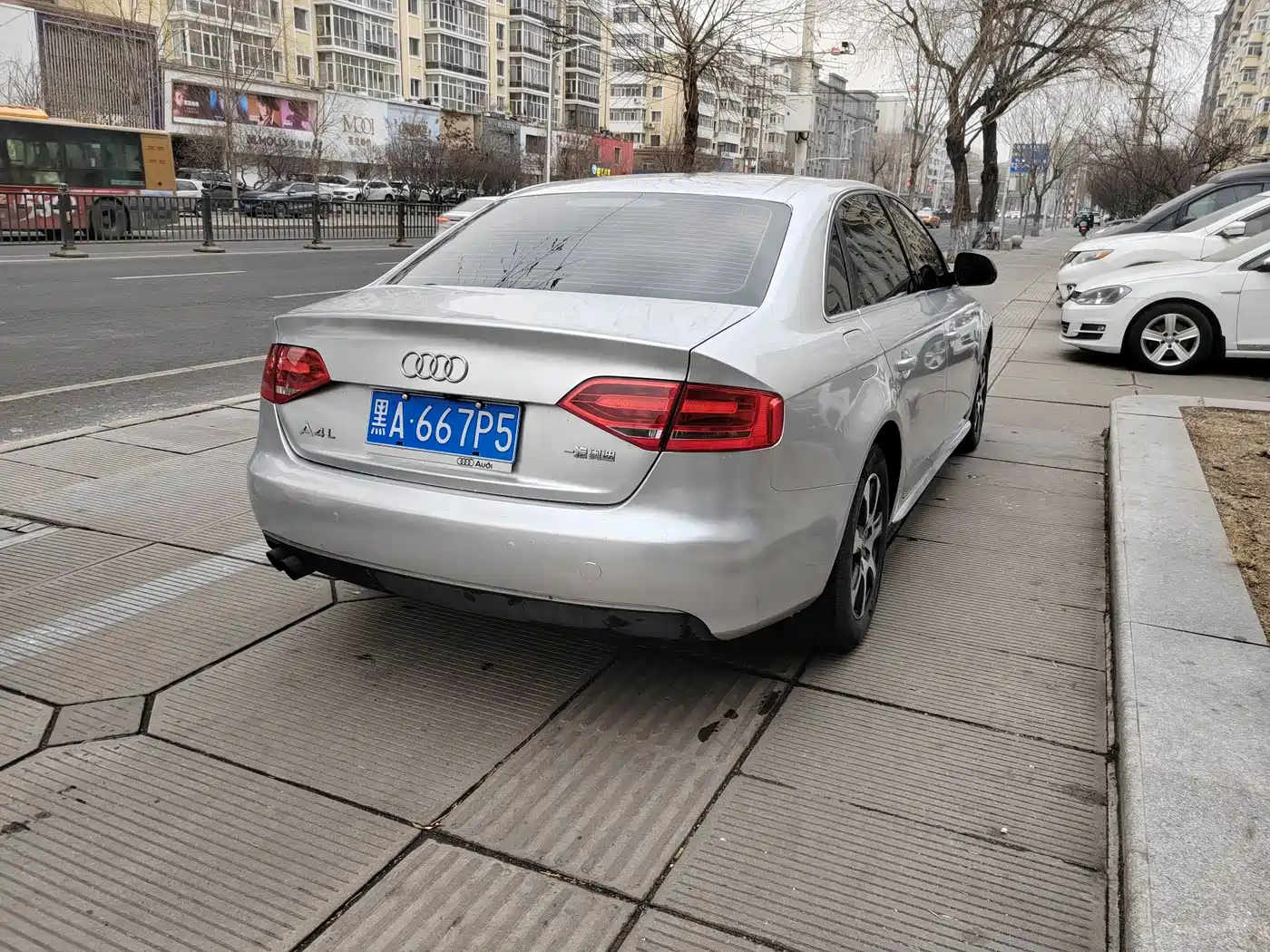 Audi A4L 2010 1.8 TFSI Comfort фото 5