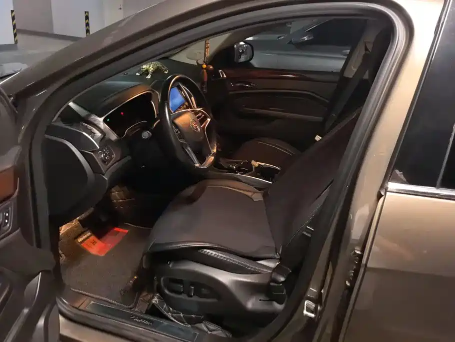Фото 9 - Cadillac SRX