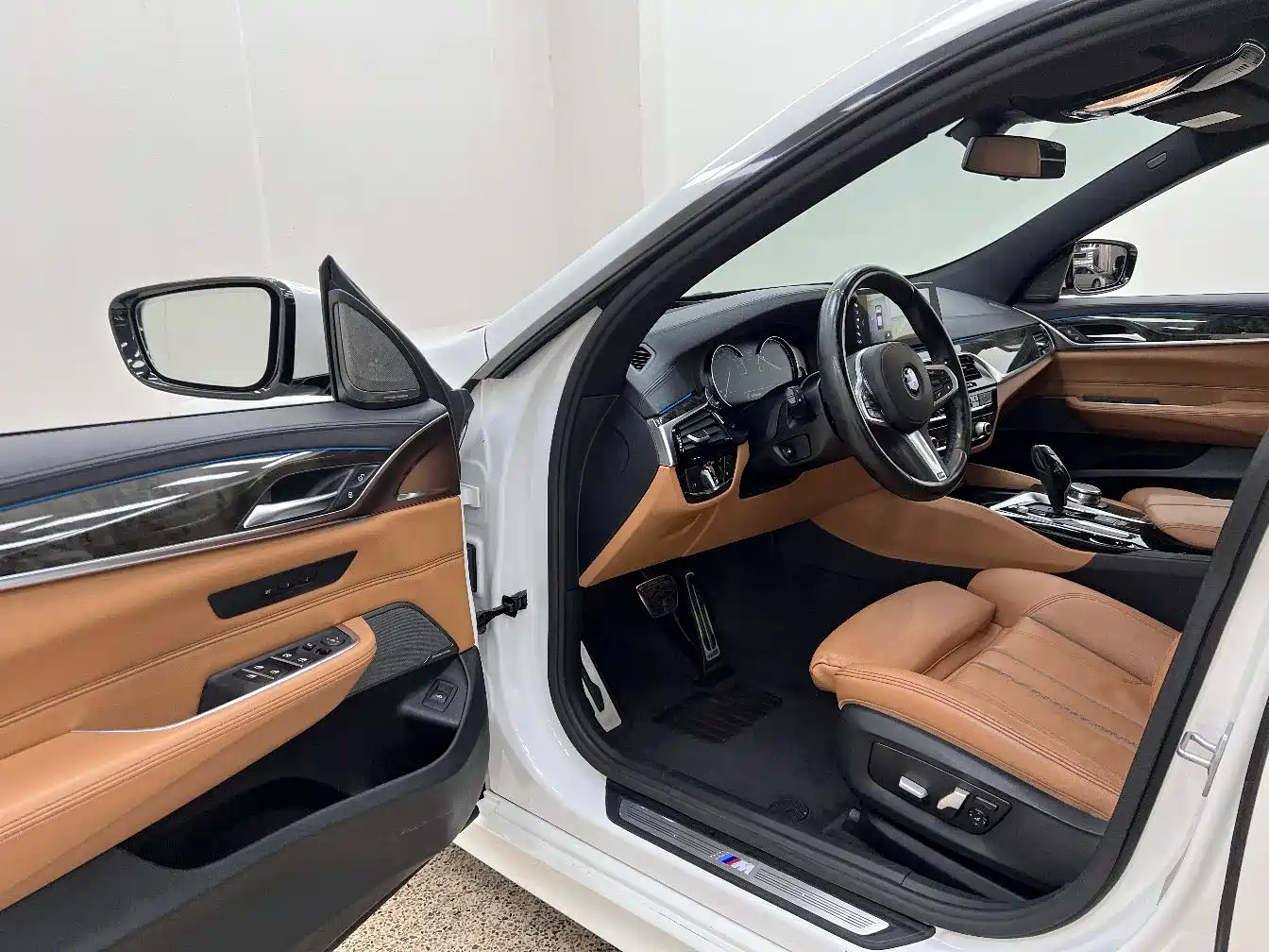 BMW 6 Series GT 2018 630i M Sport Package фото 9