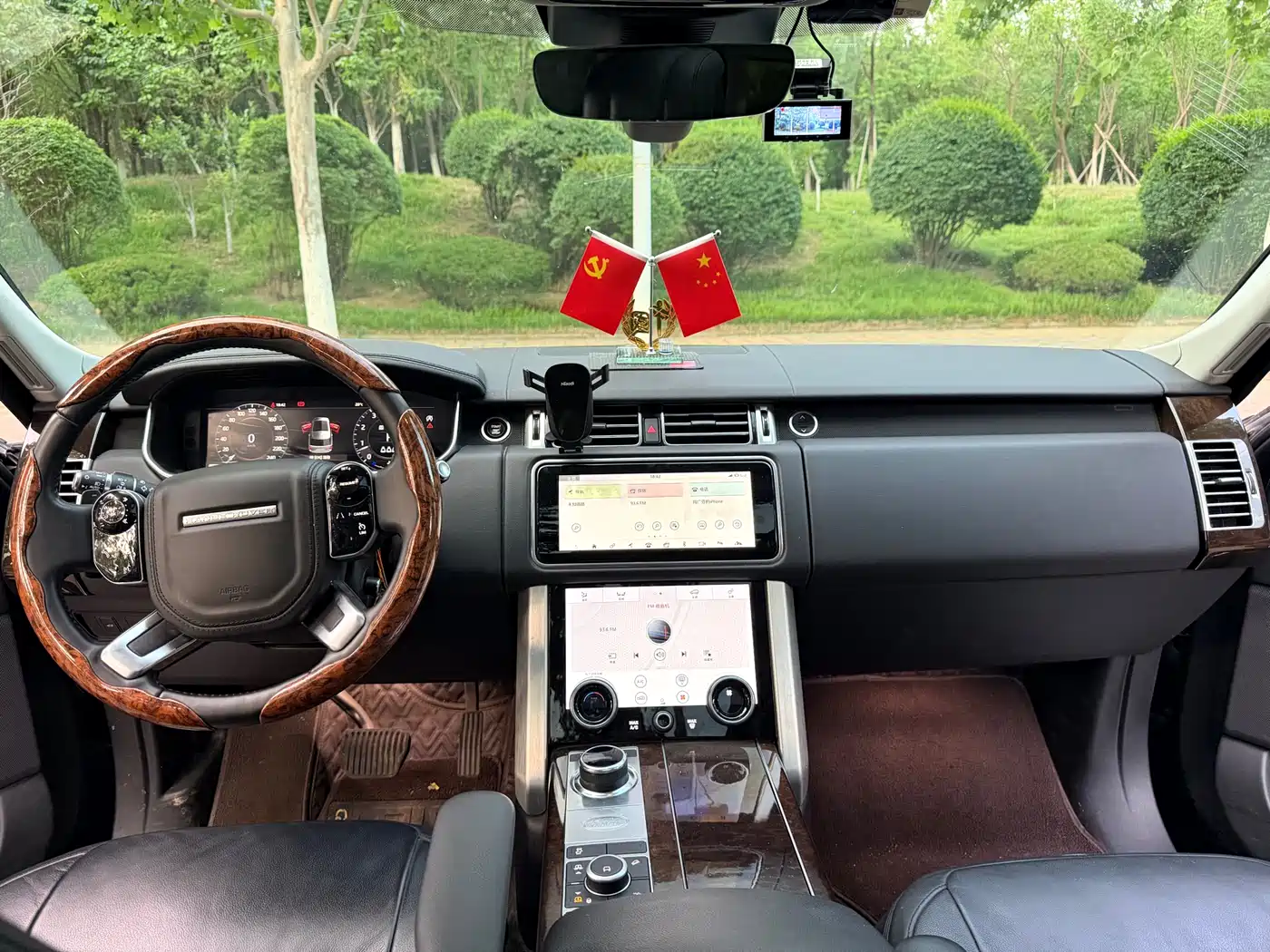 Land Rover Range Rover 2022 3.0 L6 360PS Golden Age Edition фото 9
