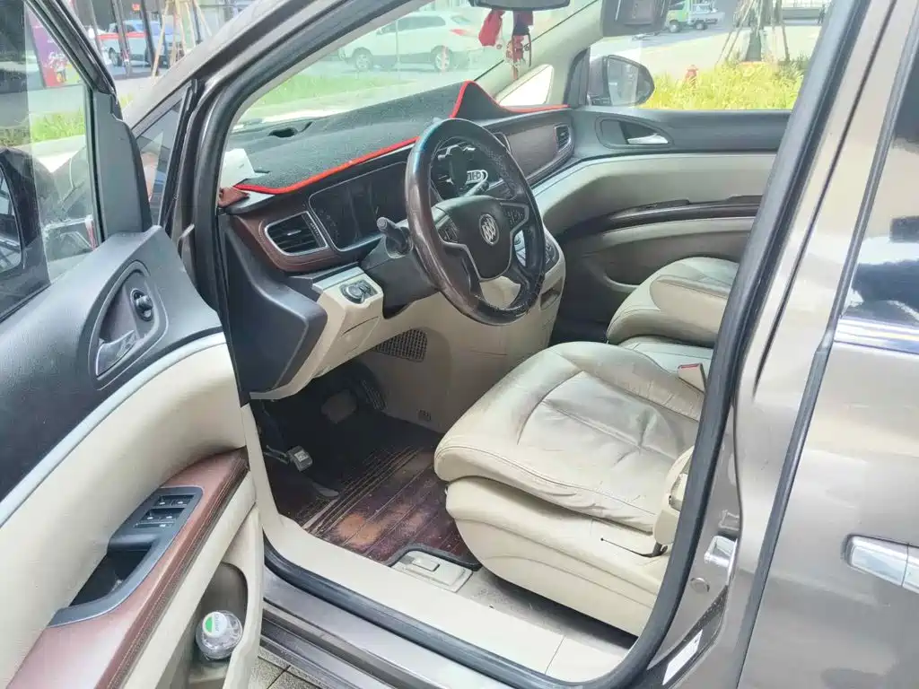 Photo 8 - Buick GL8