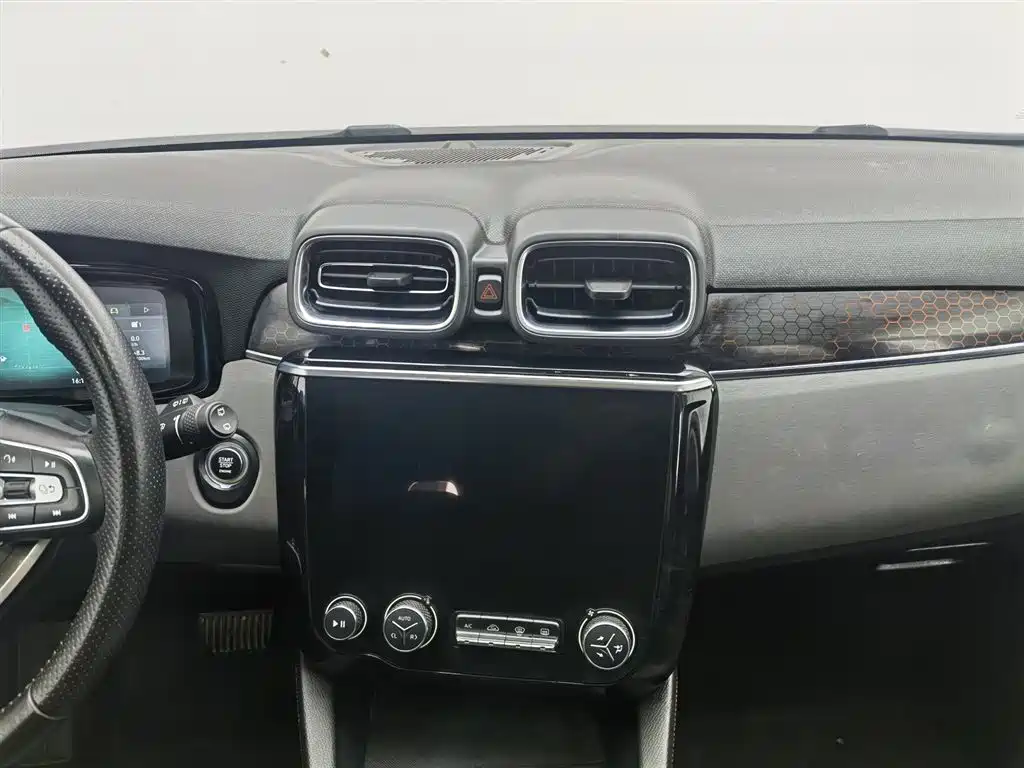 Lynk & Co 02 2019 1.5T DCT FWD Jin Pro Version China VI фото 12