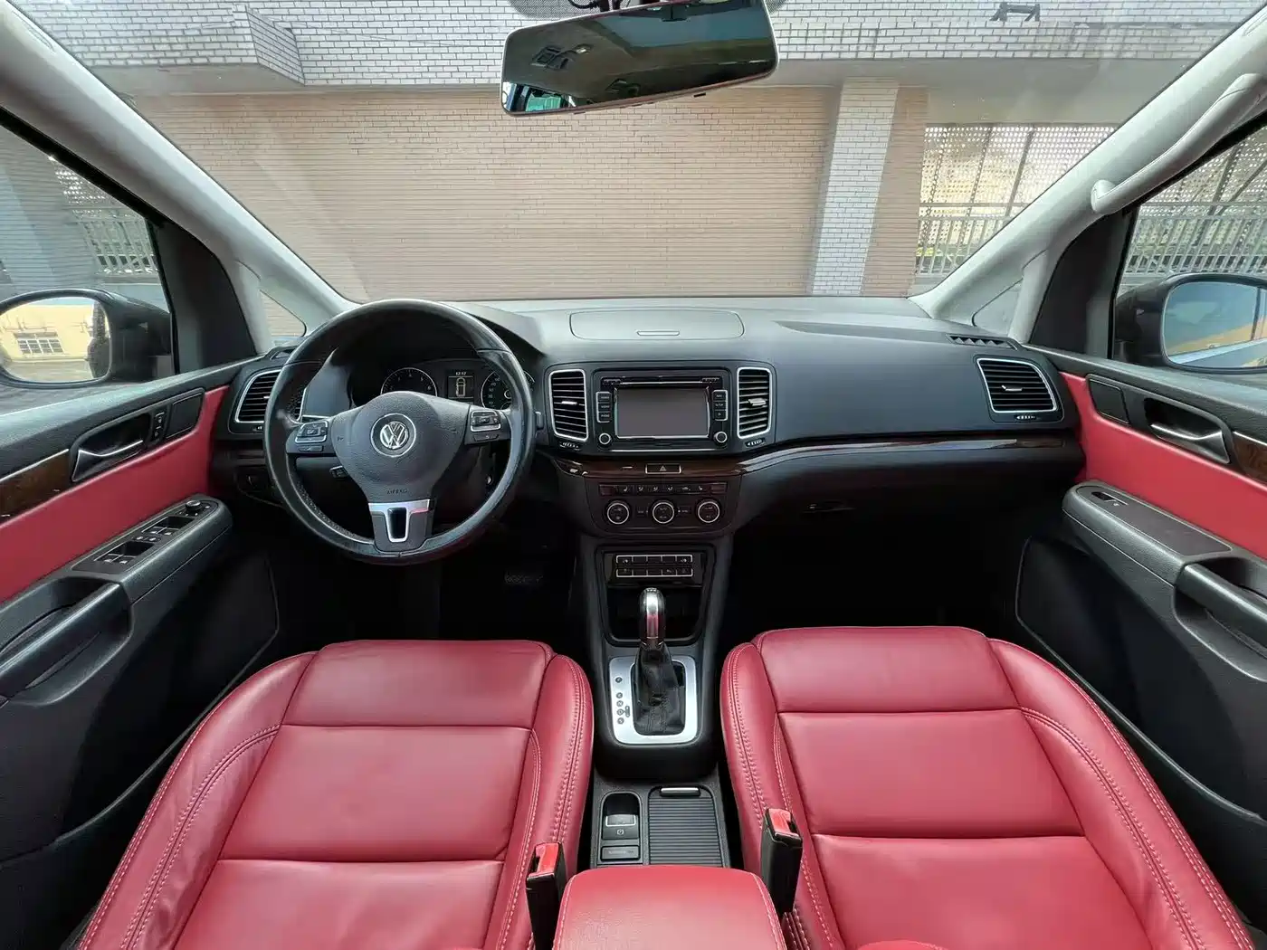 Volkswagen Sharan 2014 2.0TSI Comfort фото 11