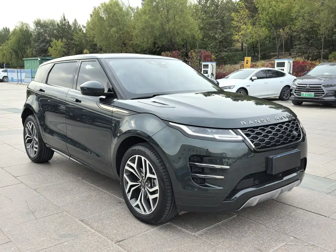 Land Rover Range Rover Evoque 2023 Range Rover Evoque L 249PS Luxury Edition фото 2
