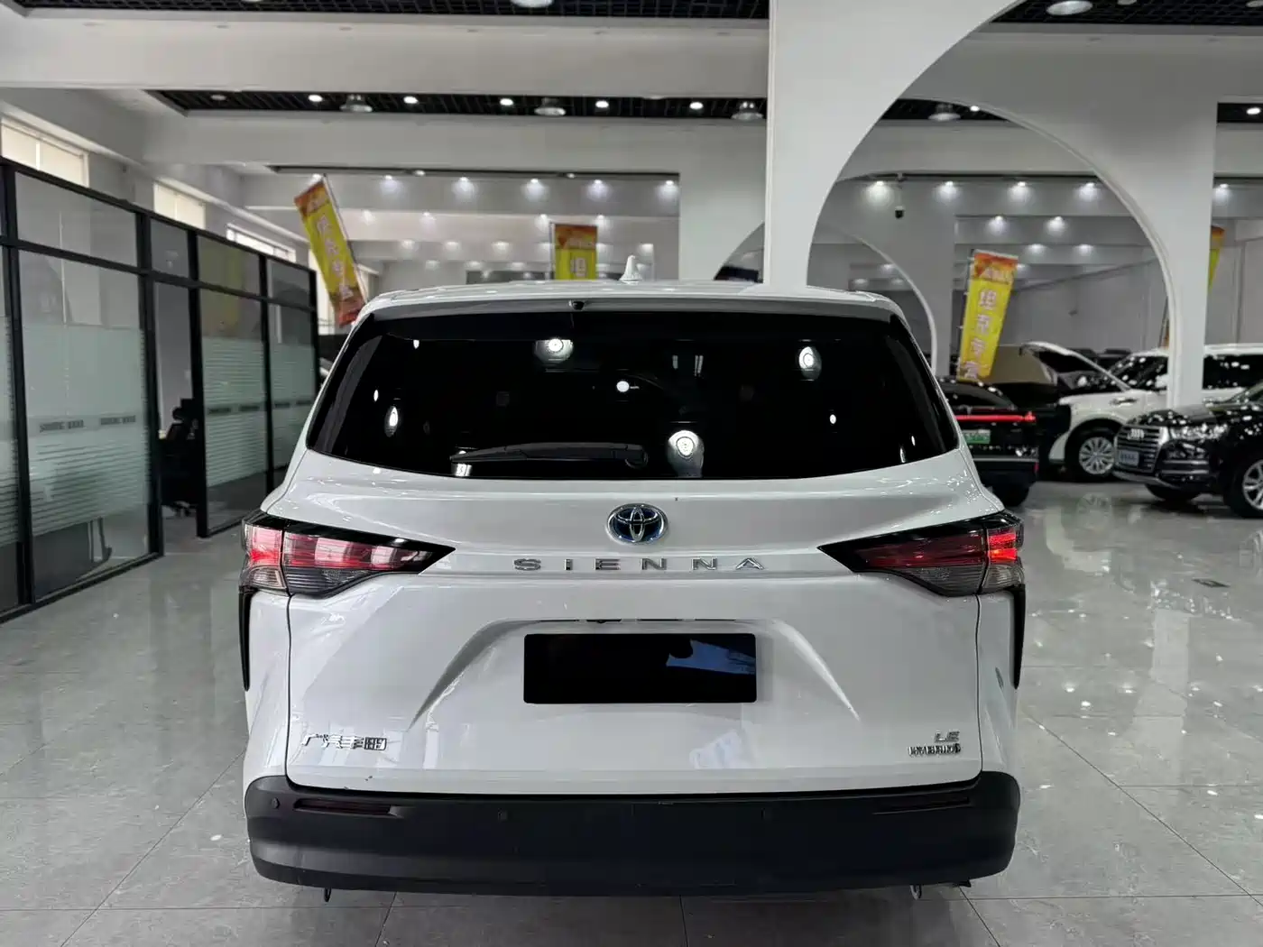 Toyota Sienna 2023 2.5L Hybrid Comfort Edition фото 7