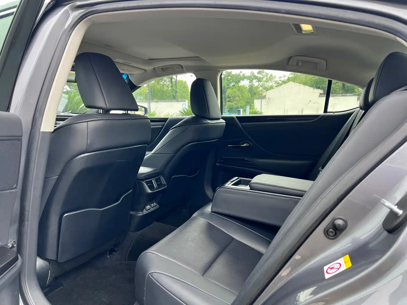 Фото 7 - Lexus ES