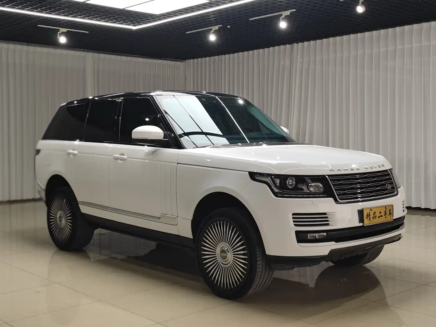 Land Rover Range Rover 2018 3.0 SC V6 Golden Age Edition фото 3