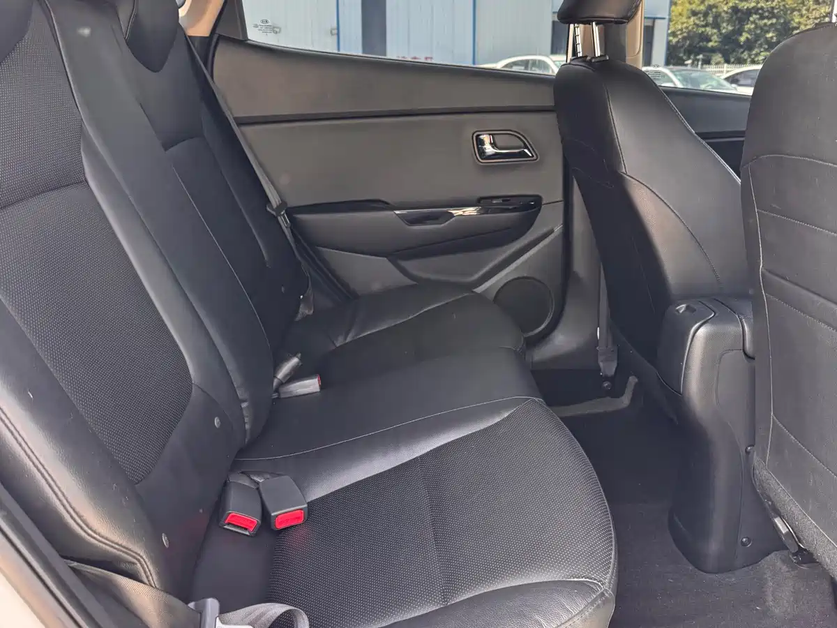 Kia K2 2012 Hatchback 1.6L AT Premium фото 13