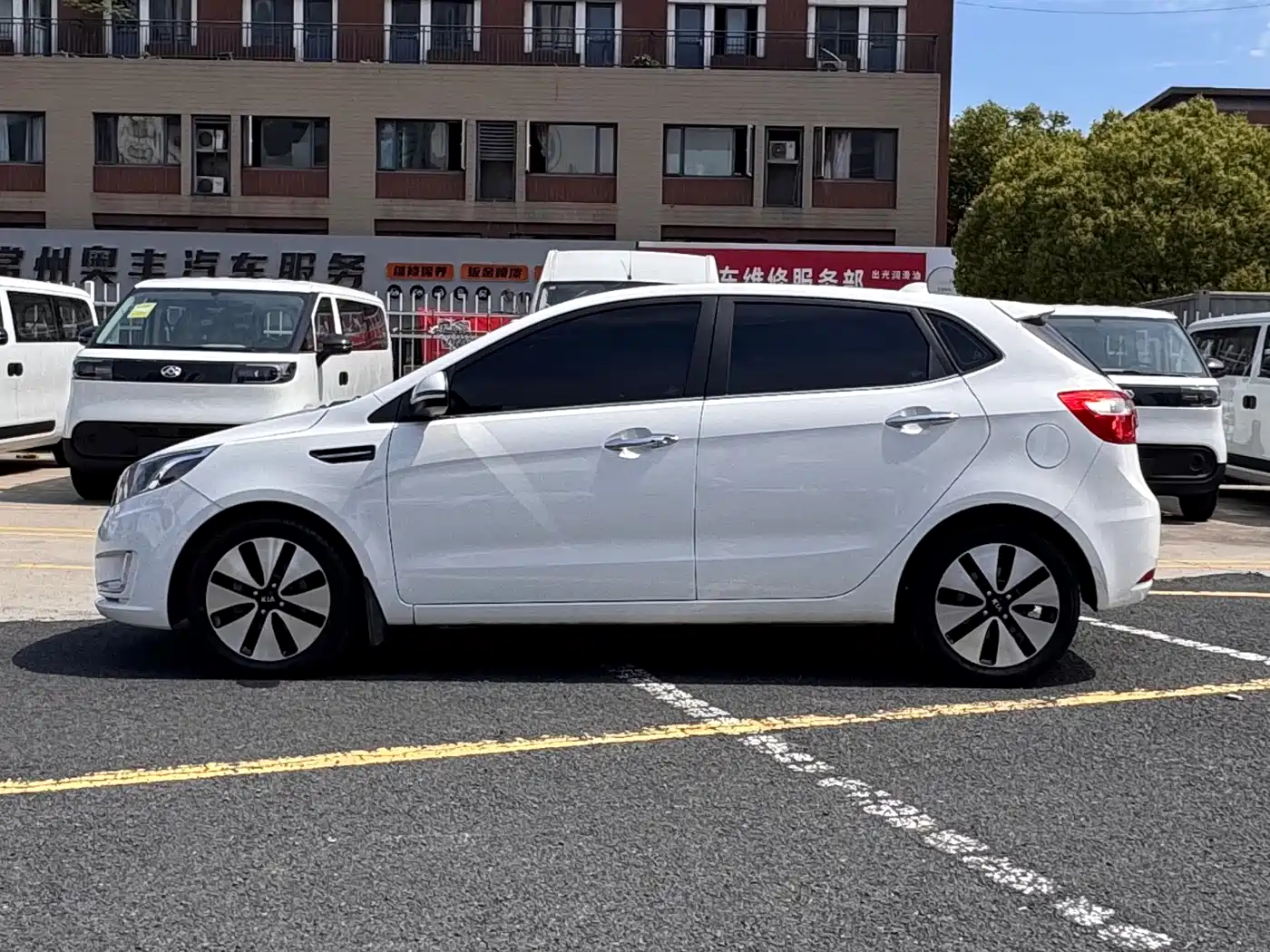 Kia K2 2012 Hatchback 1.6L AT Premium фото 7