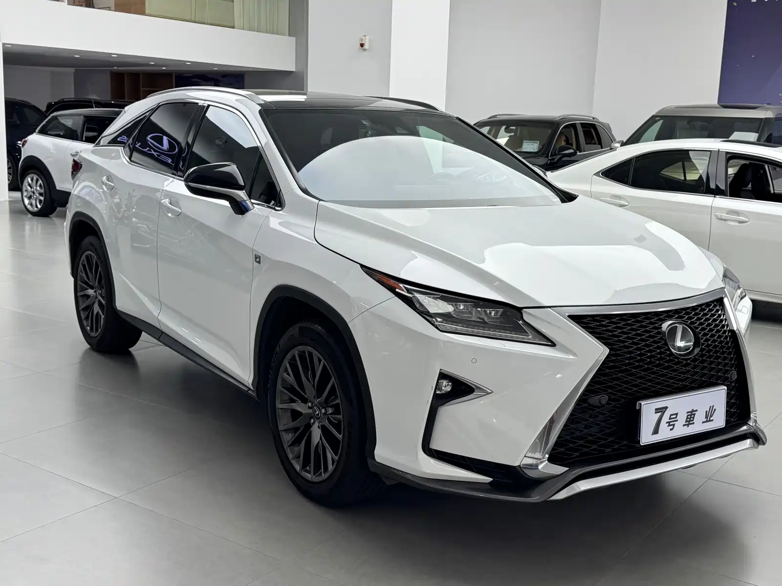 Фото 6 - Lexus RX