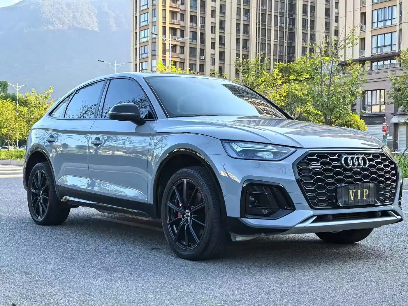 Фото 1 - Audi Q5L Sportback