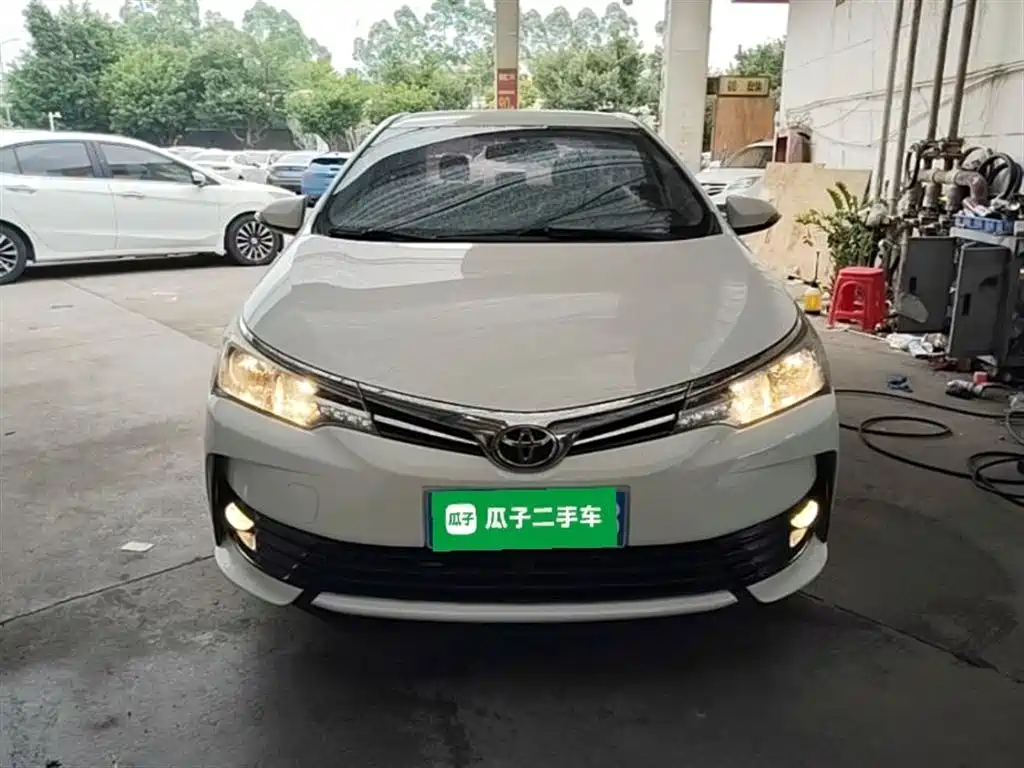 Toyota Corolla 2017 Facelift 1.2T S-CVT GL фото 3