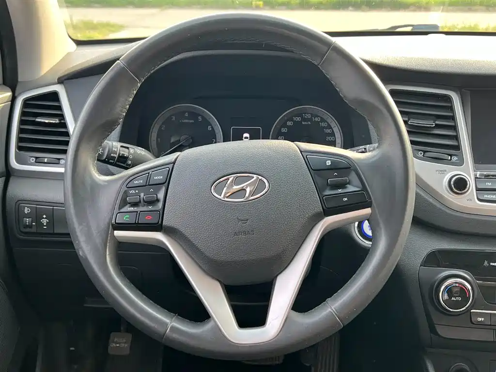 Hyundai Tucson 2018 1.6T DCT 2WD 15th Anniversary Special Edition фото 12