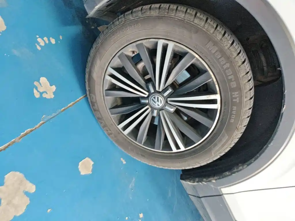 Фото 25 - Volkswagen Tiguan L