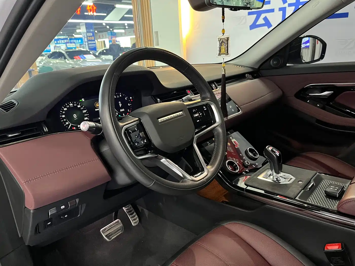 Land Rover Range Rover Evoque 2023 Range Rover Evoque L 249PS Luxury Edition фото 9