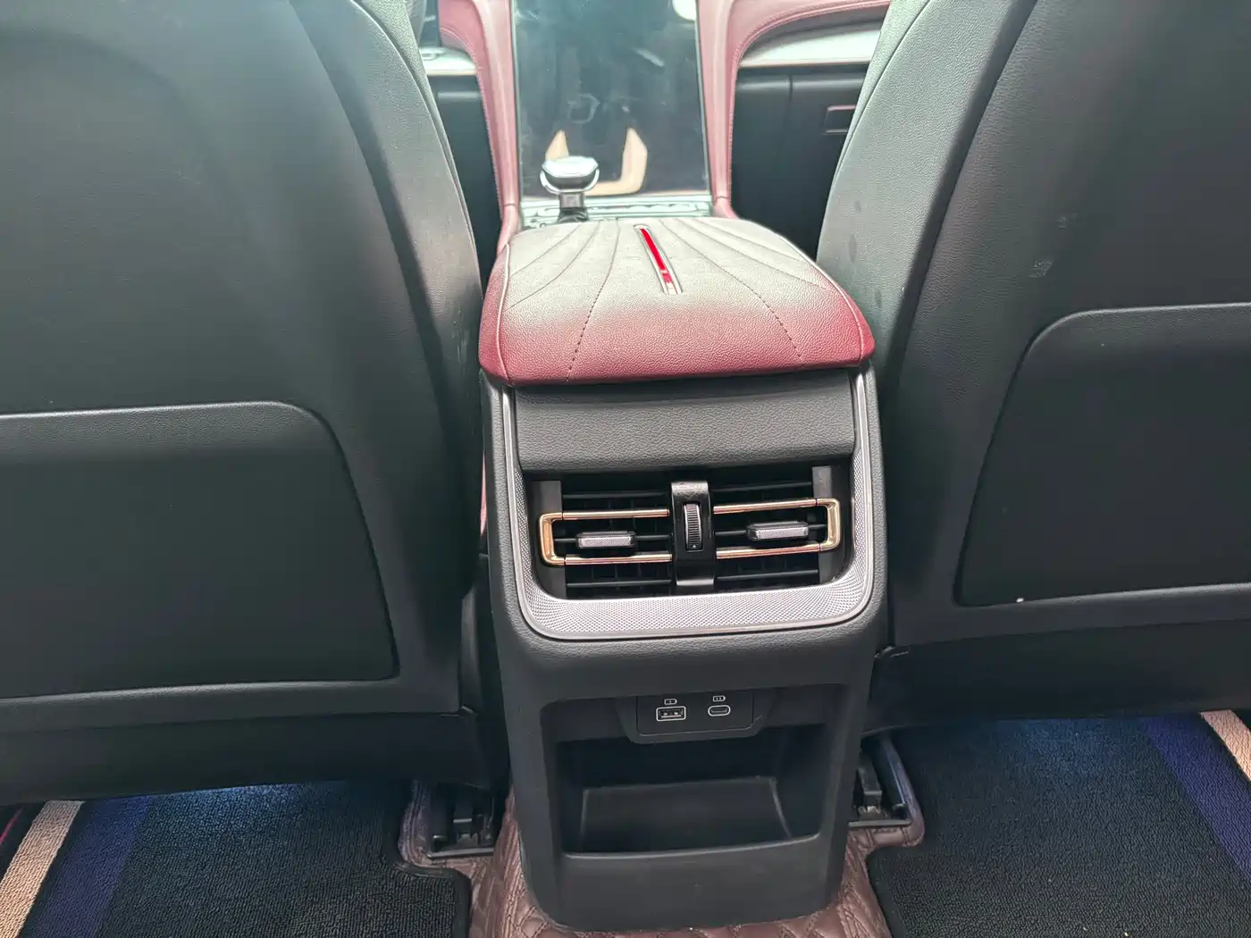 Hongqi H5 2024 1.5T DCT Smart Connect Flag Rhythm Edition фото 12