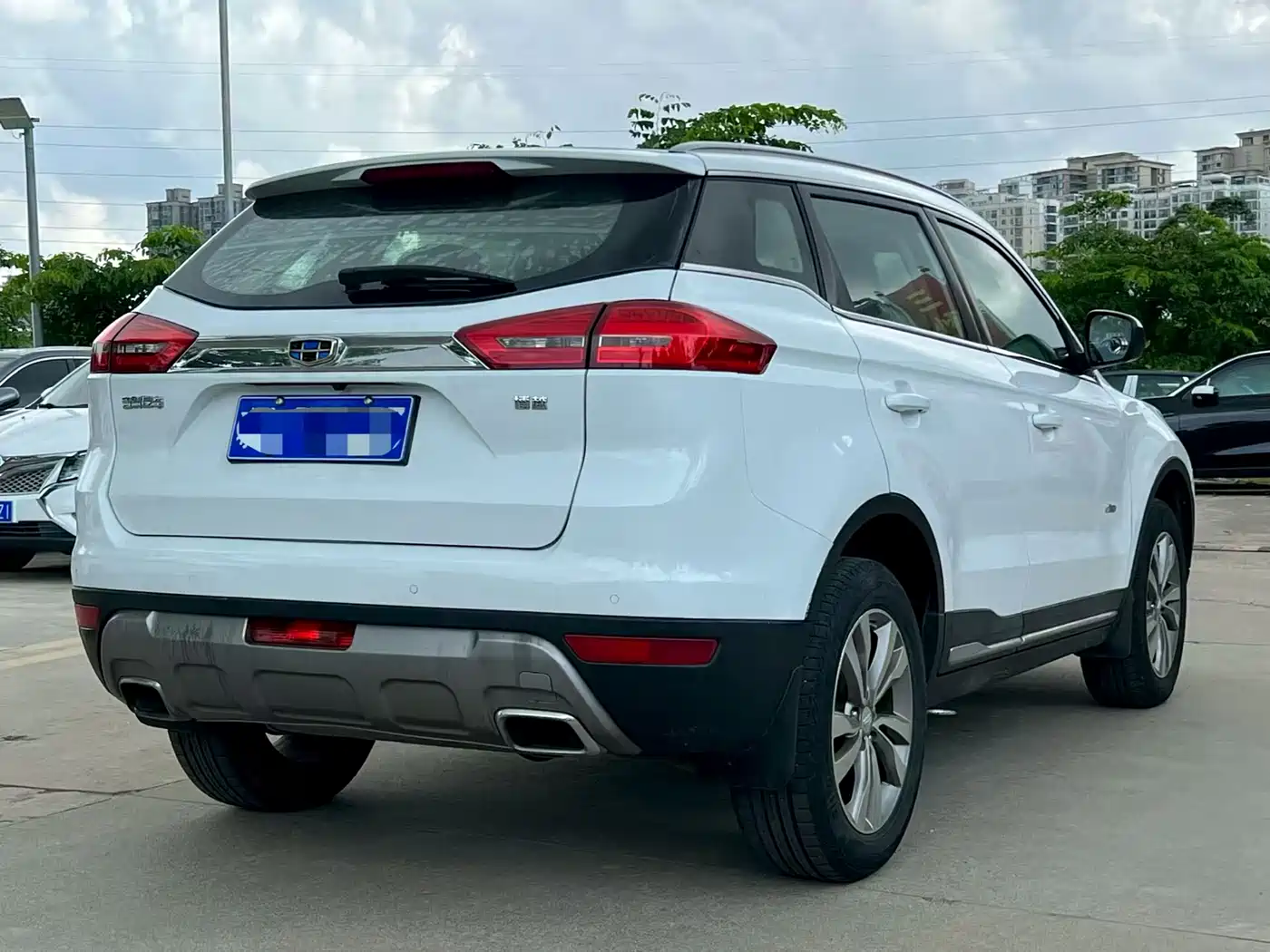Фото 9 - Geely Boyue