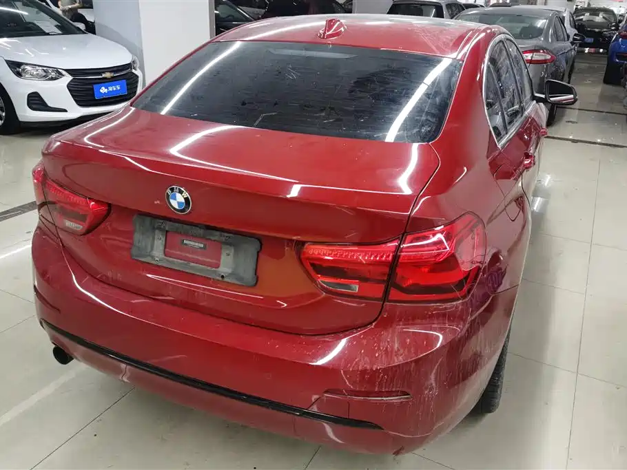 BMW 1 Series 2018 118i Sport Edition фото 3