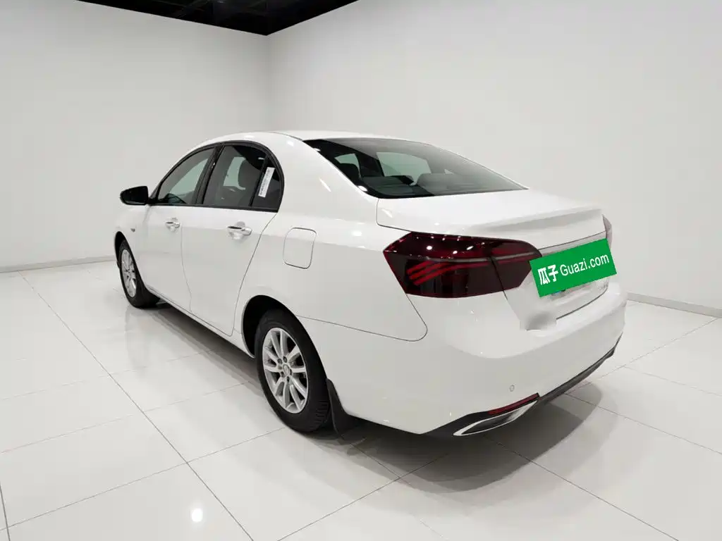 Фото 4 - Geely Emgrand