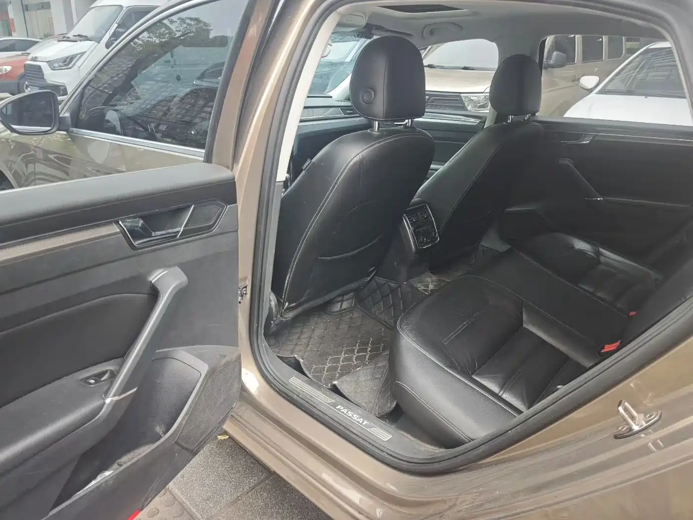 Volkswagen Passat 2017 330TSI DSG Luxury фото 7