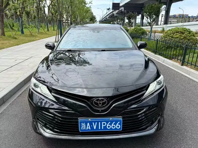 Toyota Camry 2018 2.5G Luxury Edition — фото 2