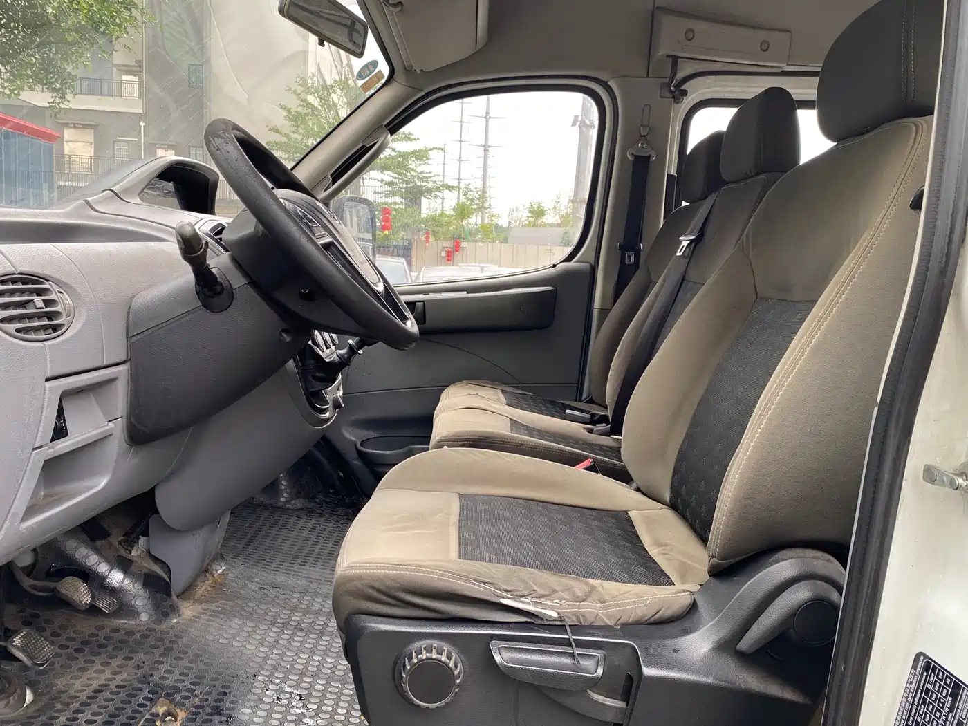 SAIC Maxus Xintu V80 2018 2.5T 6-speed manual Aoyuntong modified short wheelbase medium roof 5-6-seater фото 10