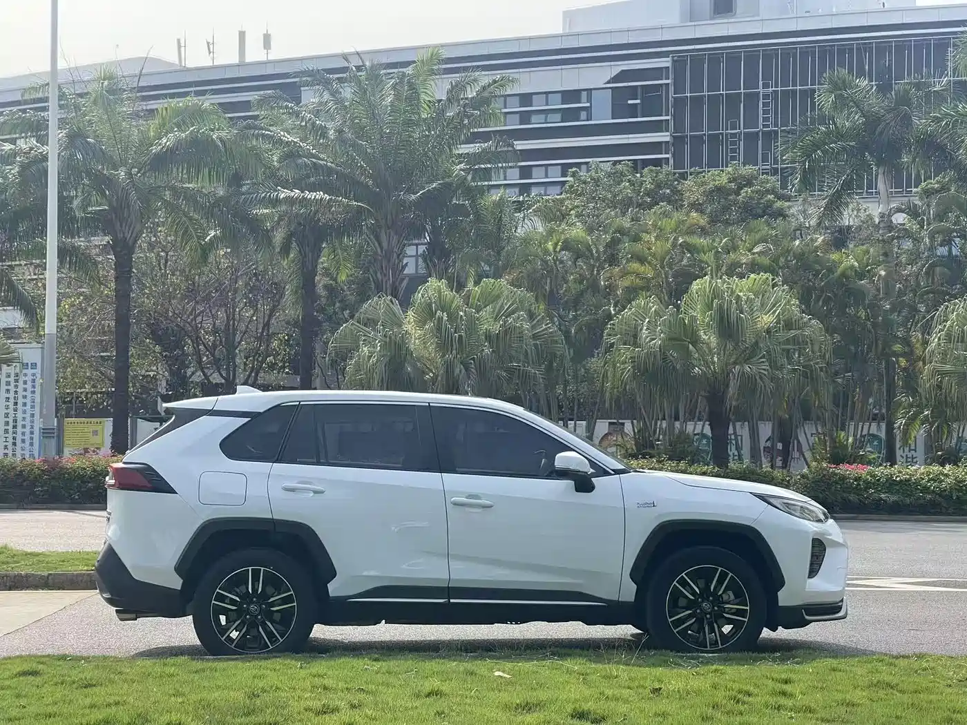 Toyota Wildlander New Energy 2021 High Performance 2.5L 2WD Power Edition фото 7