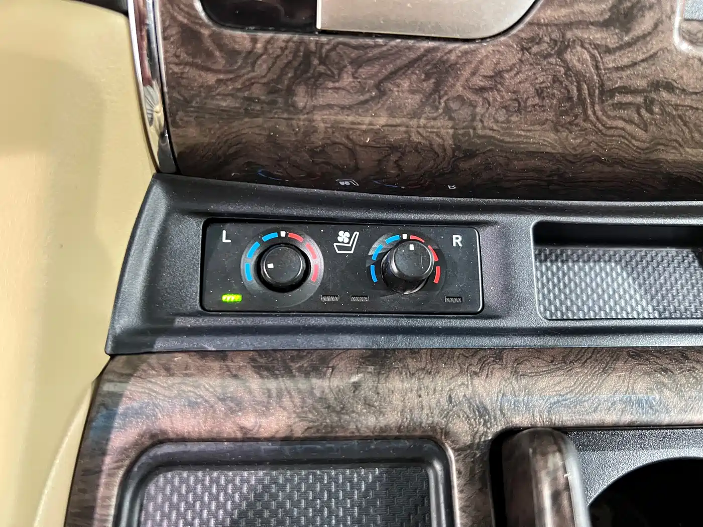 Toyota Alphard 2021 Hybrid 2.5L Ultimate фото 25