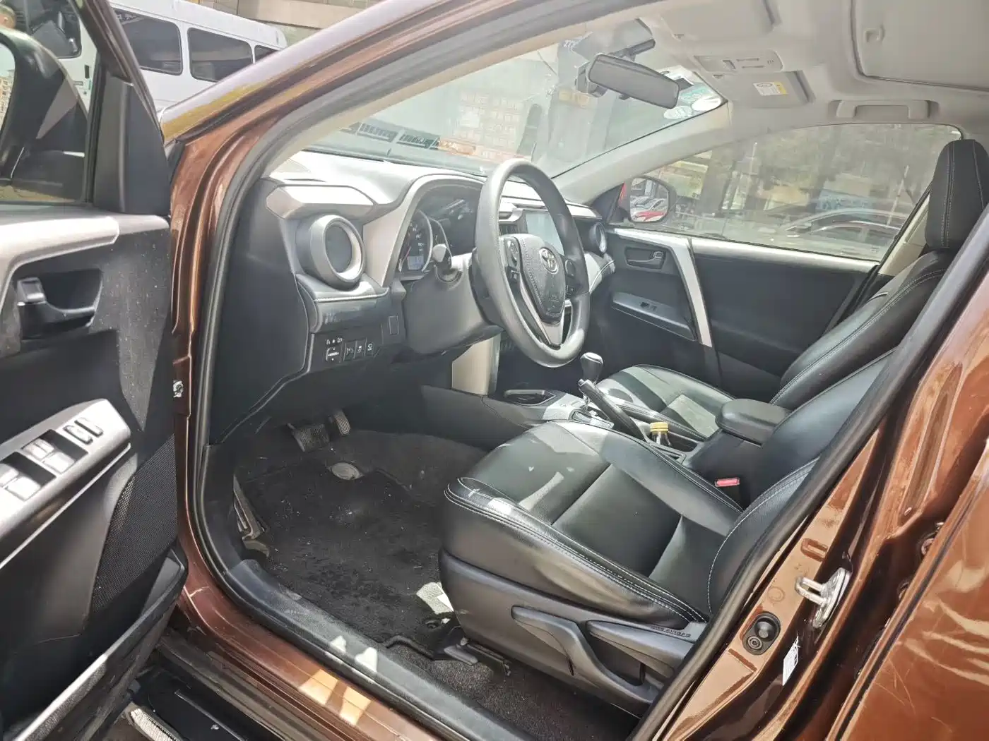 Toyota RAV4 Rongfang 2016 2.0L CVT 2WD Trend (China V) фото 8