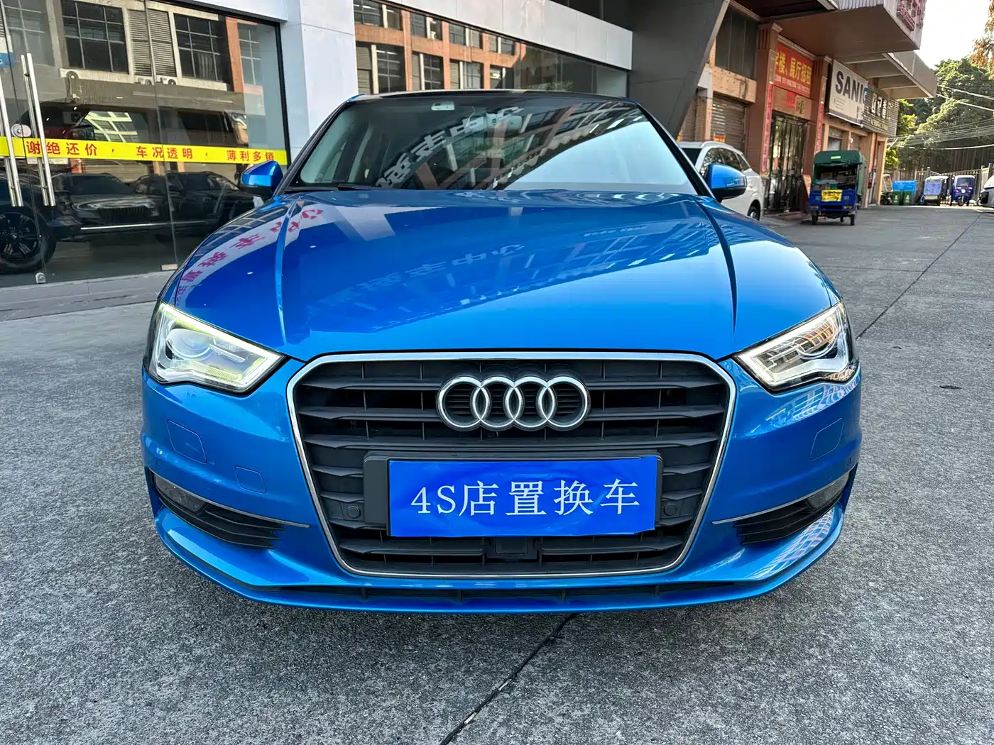 Audi A3 2016 Limousine 40 TFSI Luxury фото 2