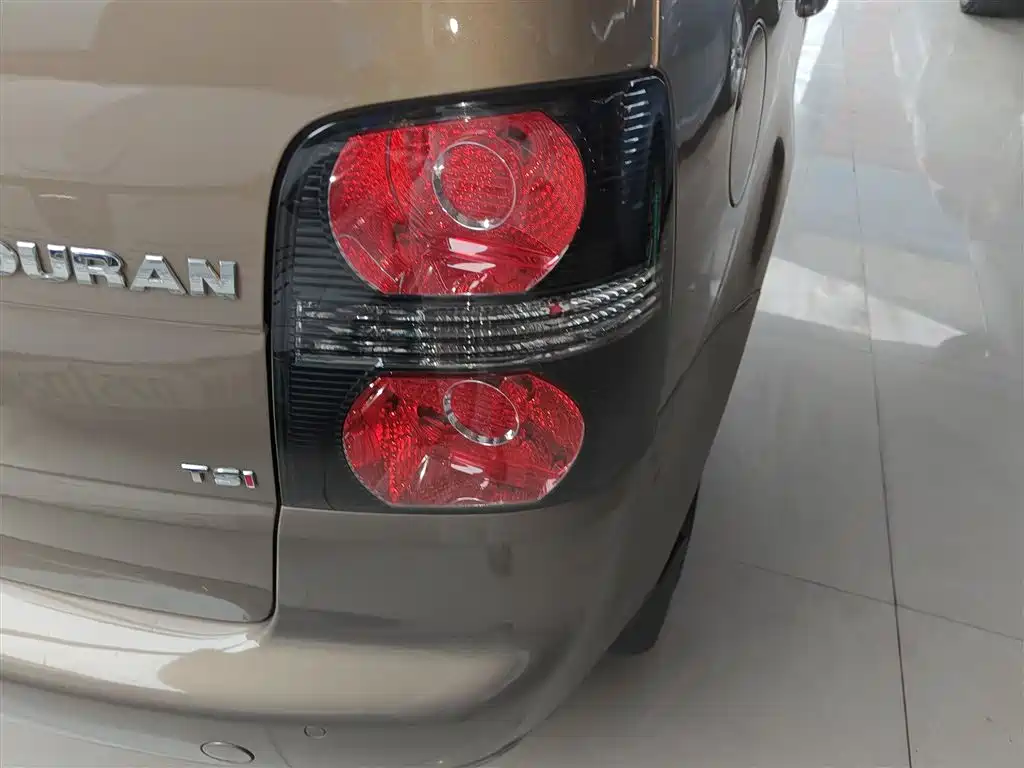 Volkswagen Touran 2015 1.4T DSG Comfort Edition 5-seater фото 8