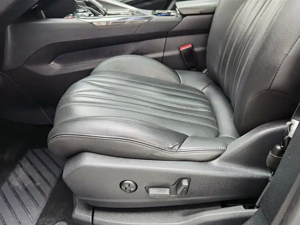 Peugeot 5008 2017 380THP 7-seat Luxury Edition фото 20