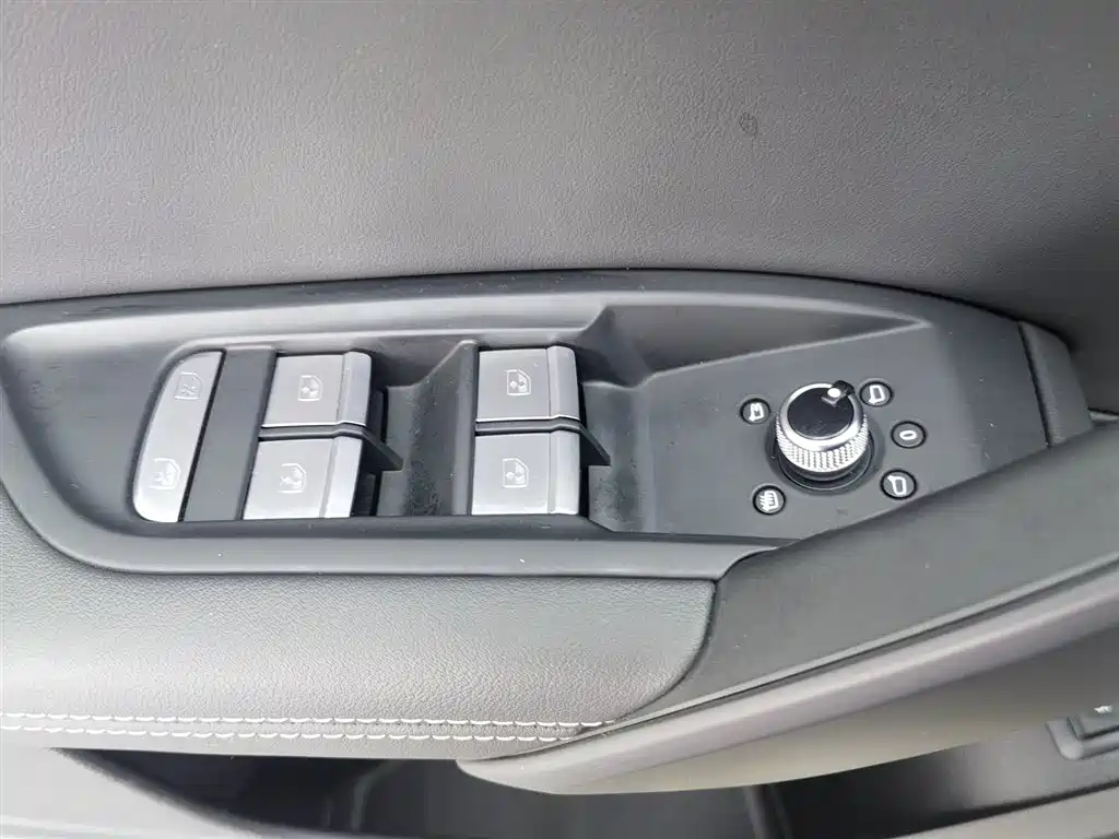 Audi Q5L 2023 40T Luxury Dynamic фото 9