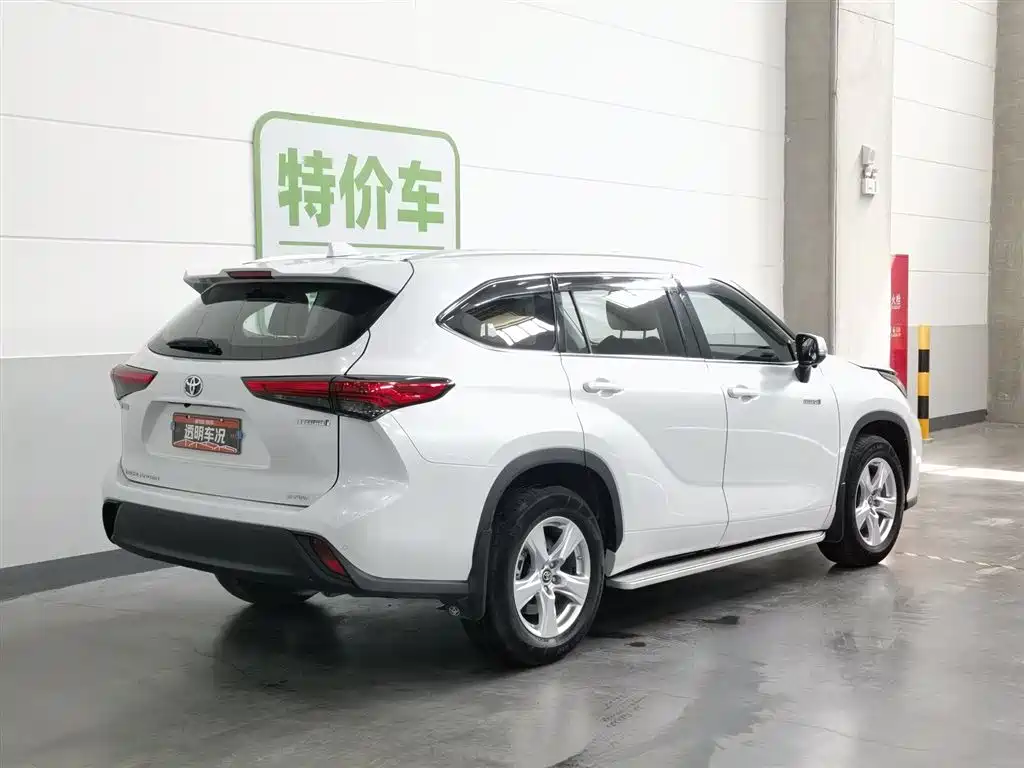 Toyota Highlander 2023 2.5L Smart Hybrid Dual Engine AWD Elite 7-Seater фото 2