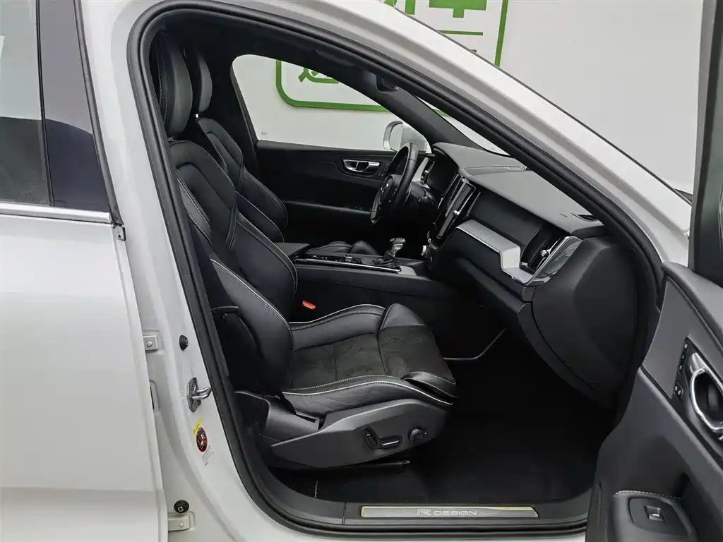 Volvo XC60 2018 T5 AWD Inscription Sport Edition фото 23