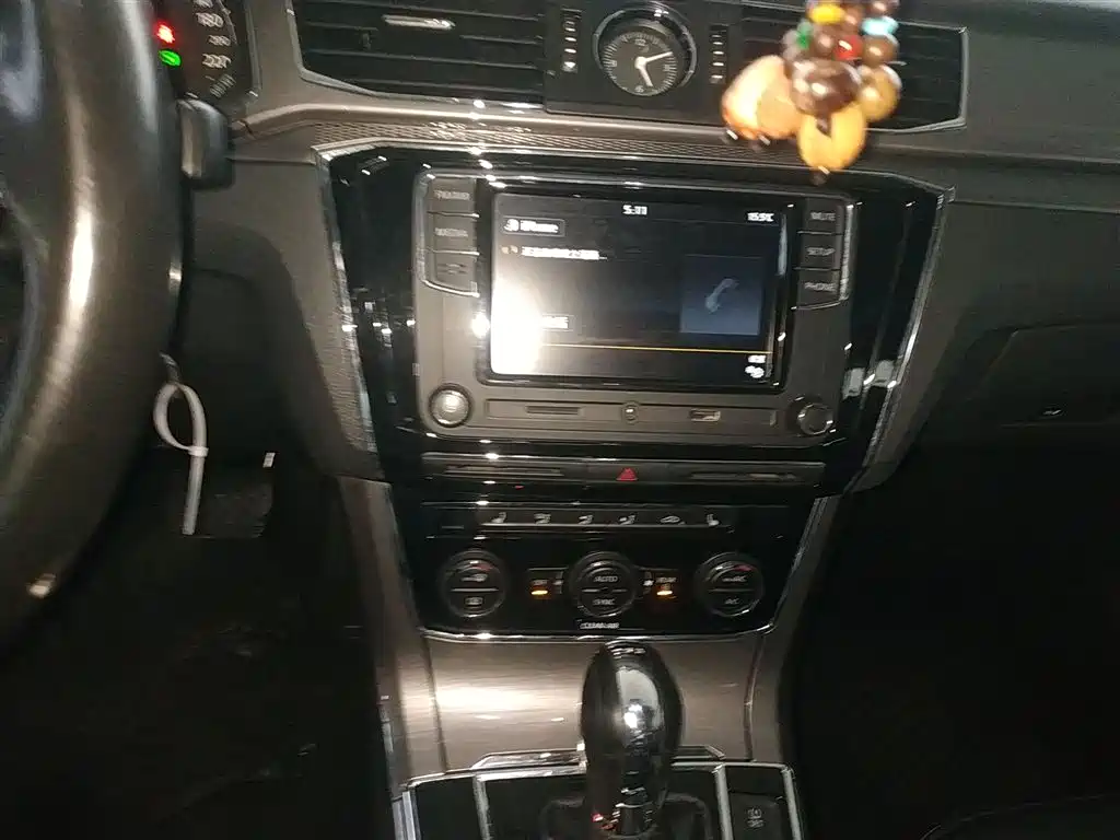 Volkswagen Passat 2016 330TSI DSG Honor Edition фото 13
