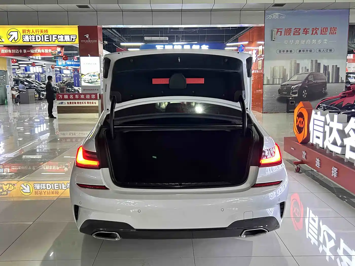BMW 3 Series 2020 325Li M Sport Package фото 9
