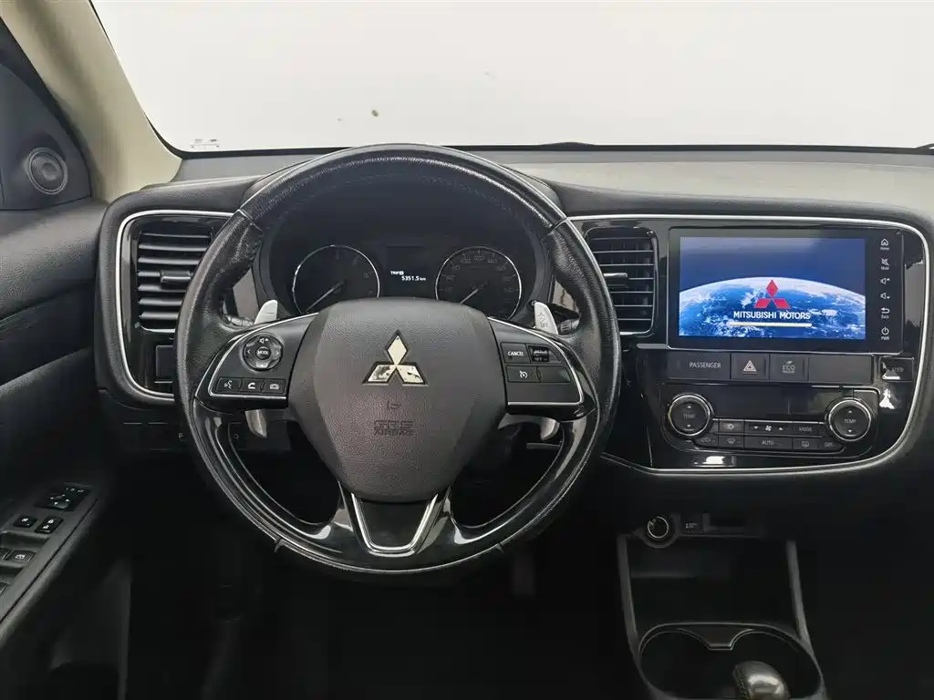 MITSUBISHI OUTLANDER