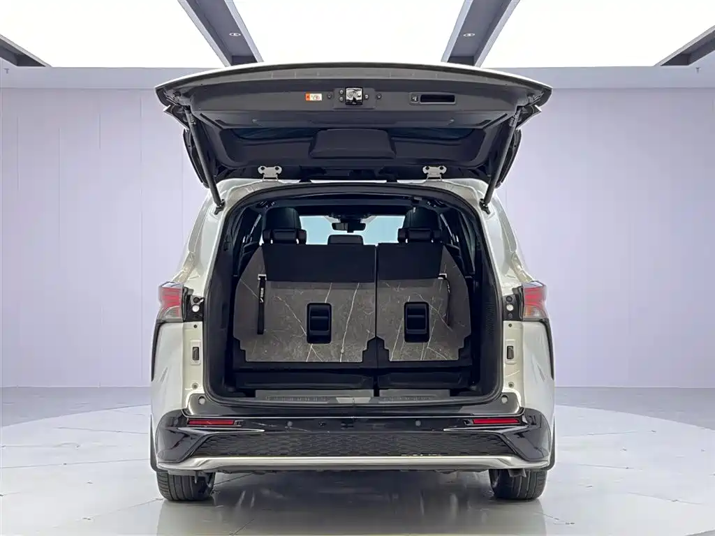 Toyota Granvia 2024 2.5L Hybrid Premium PLUS фото 9