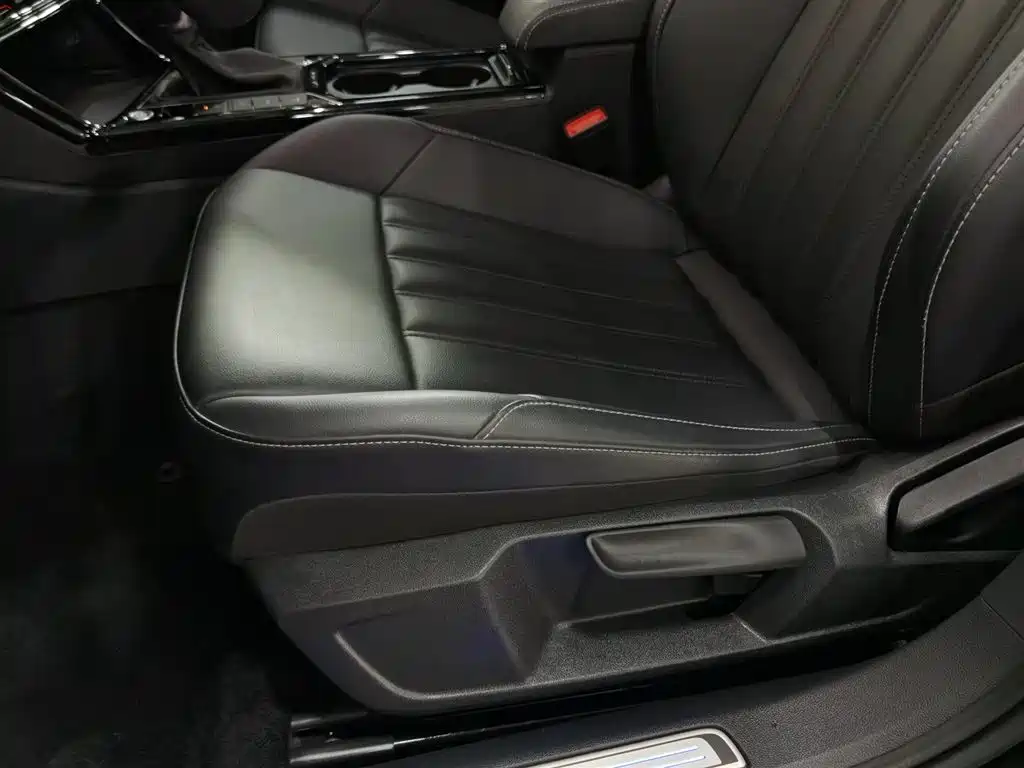 Volkswagen Passat New Energy 2022 430PHEV Hybrid Business Edition фото 20