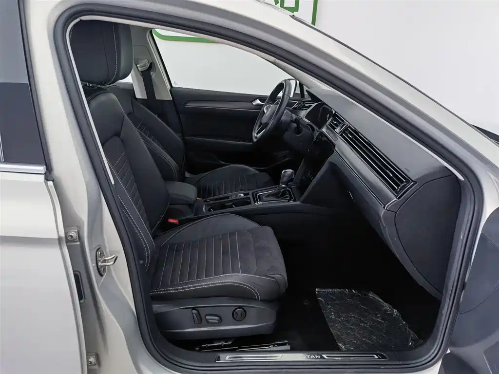 Volkswagen Magotan 2020 330TSI DSG Luxury фото 23