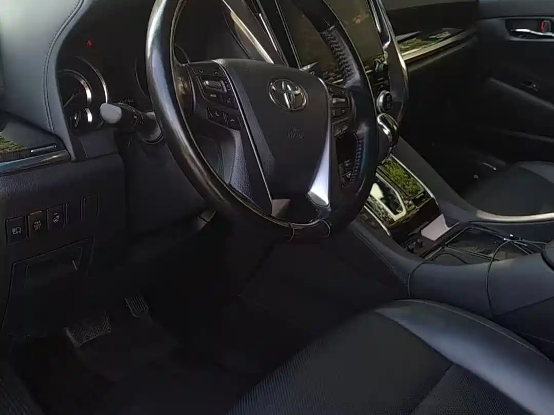 Toyota Vellfire 2019 Hybrid 2.5L HV Luxury Edition фото 6