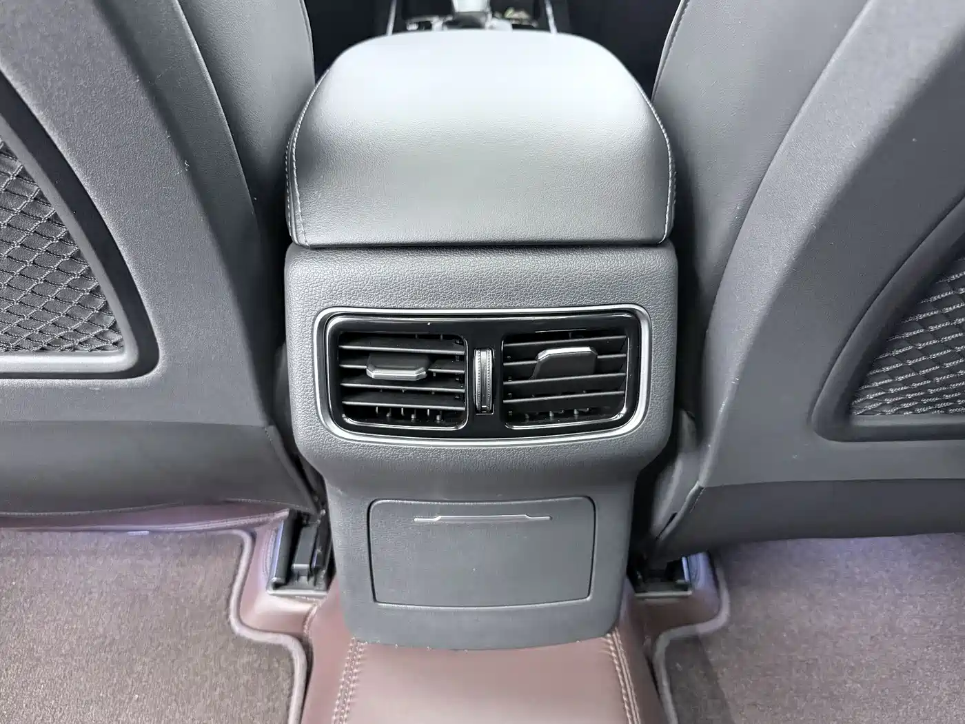 Hongqi HS5 2019 2.0T Smart Connect Enjoy Edition фото 11
