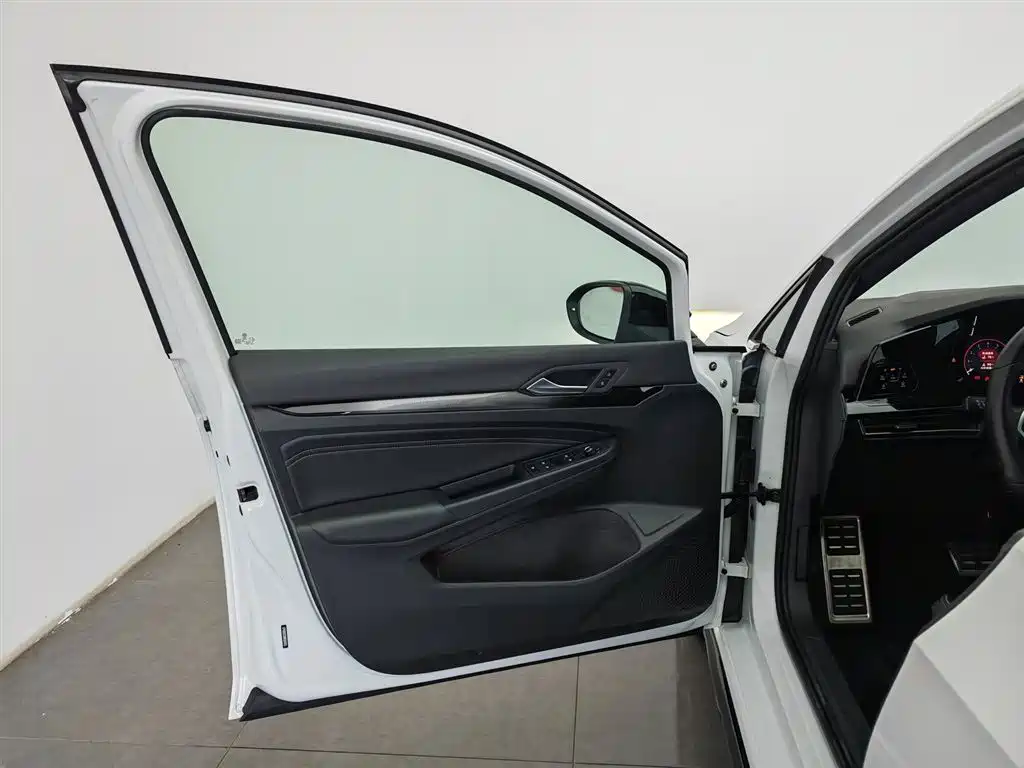 Volkswagen Golf 2021 280TSI DSG R-Line фото 8
