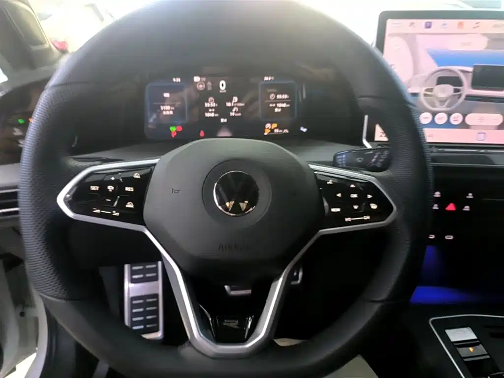 Volkswagen Golf 2025 300TSI R-Line фото 11