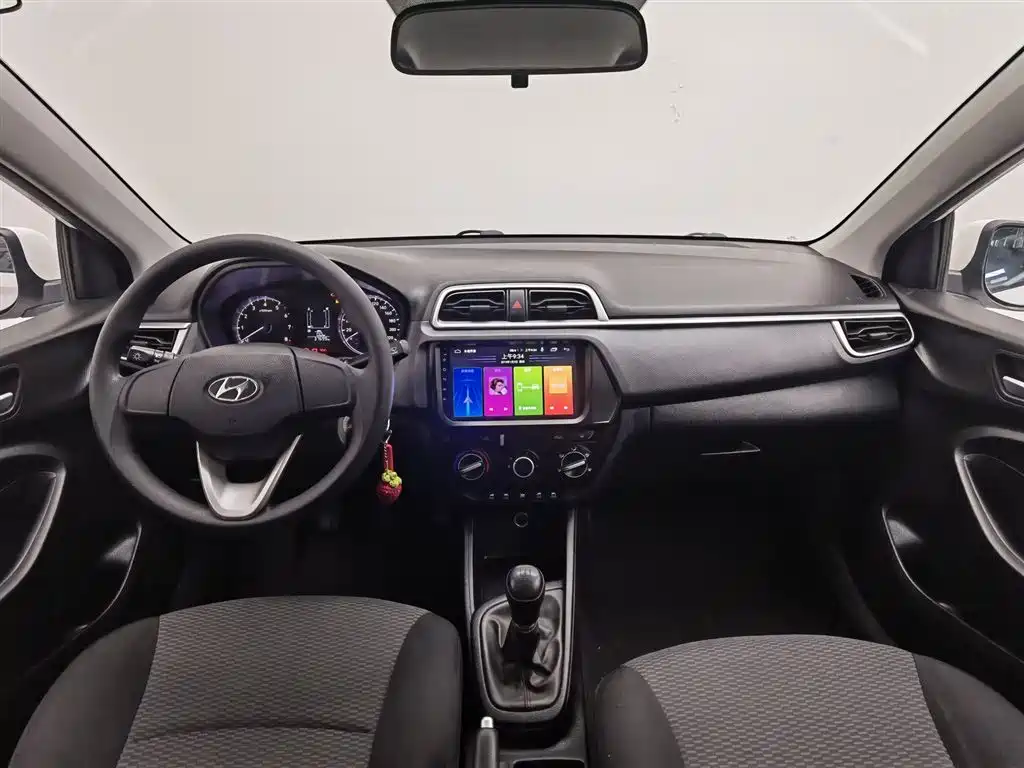 Hyundai Verna 2017 1.4L Manual Renewal Edition China VI фото 5